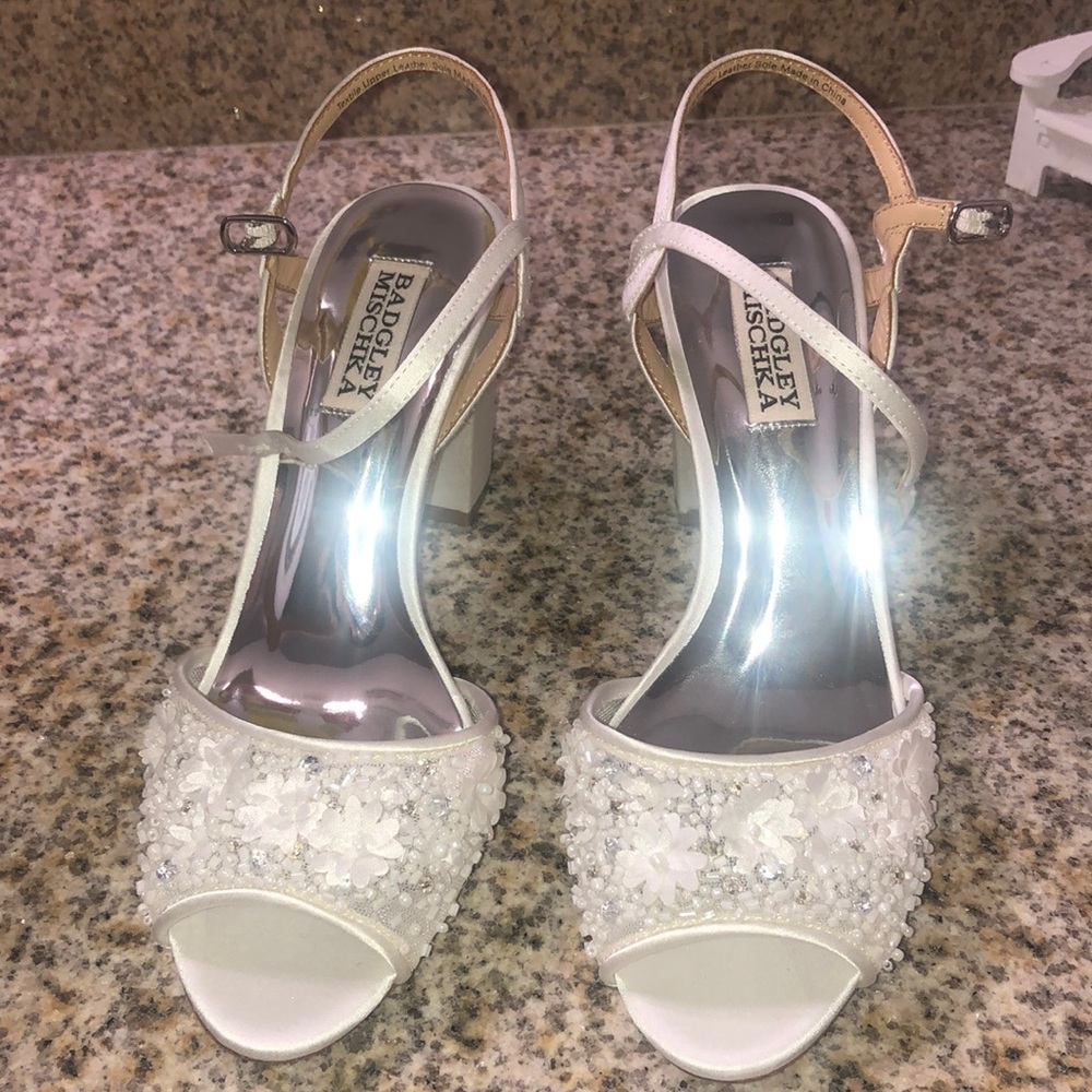 Badgley Mischka White Wedge Heels